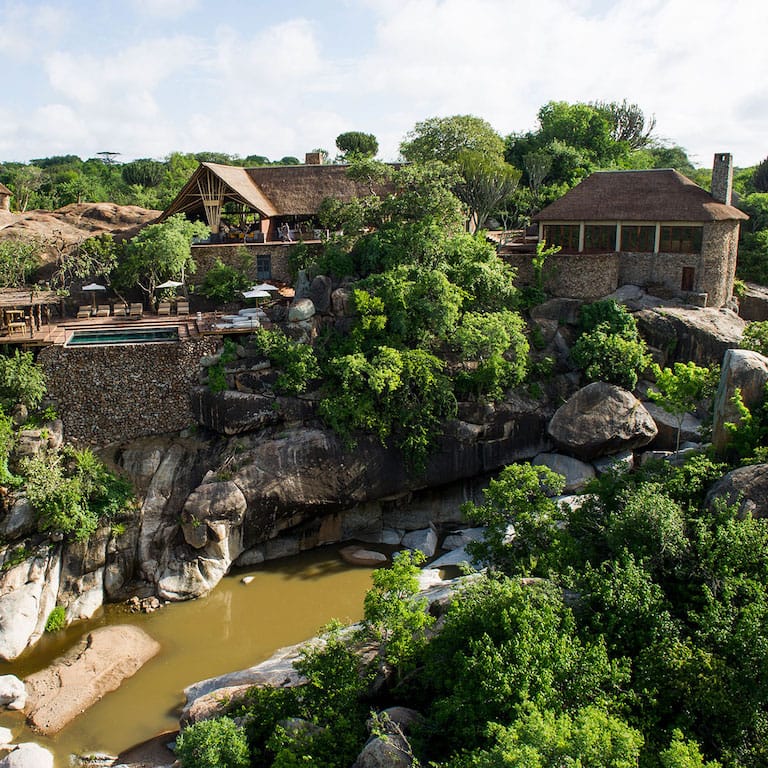 2-MWIBA-LODGE-View-of-the-lodge-and-river