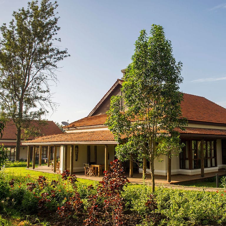 4-Legendary-Lodge-gardens-and-cottage