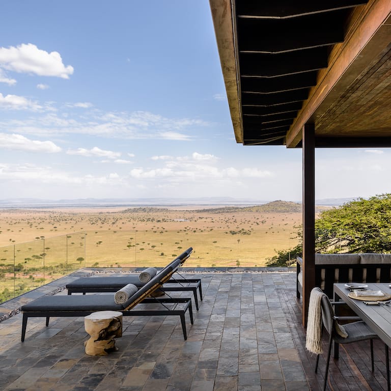 Hillside-Suite-Singita-Sasakwa-Lodge-Dining-on-the-Deck-with-a-View