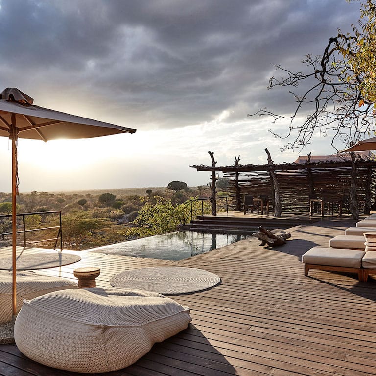 MWIBA-LODGE-Relax-by-the-pool