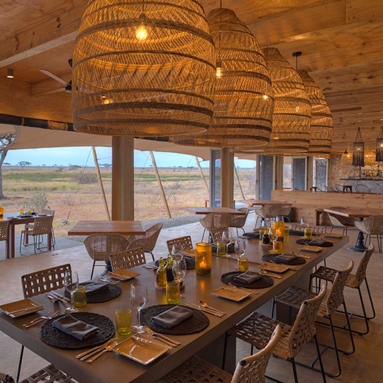 Namiri-Plains-Main-Area-dining