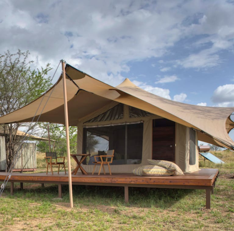 Sayari-Exterior-view-of-the-family-tent-4